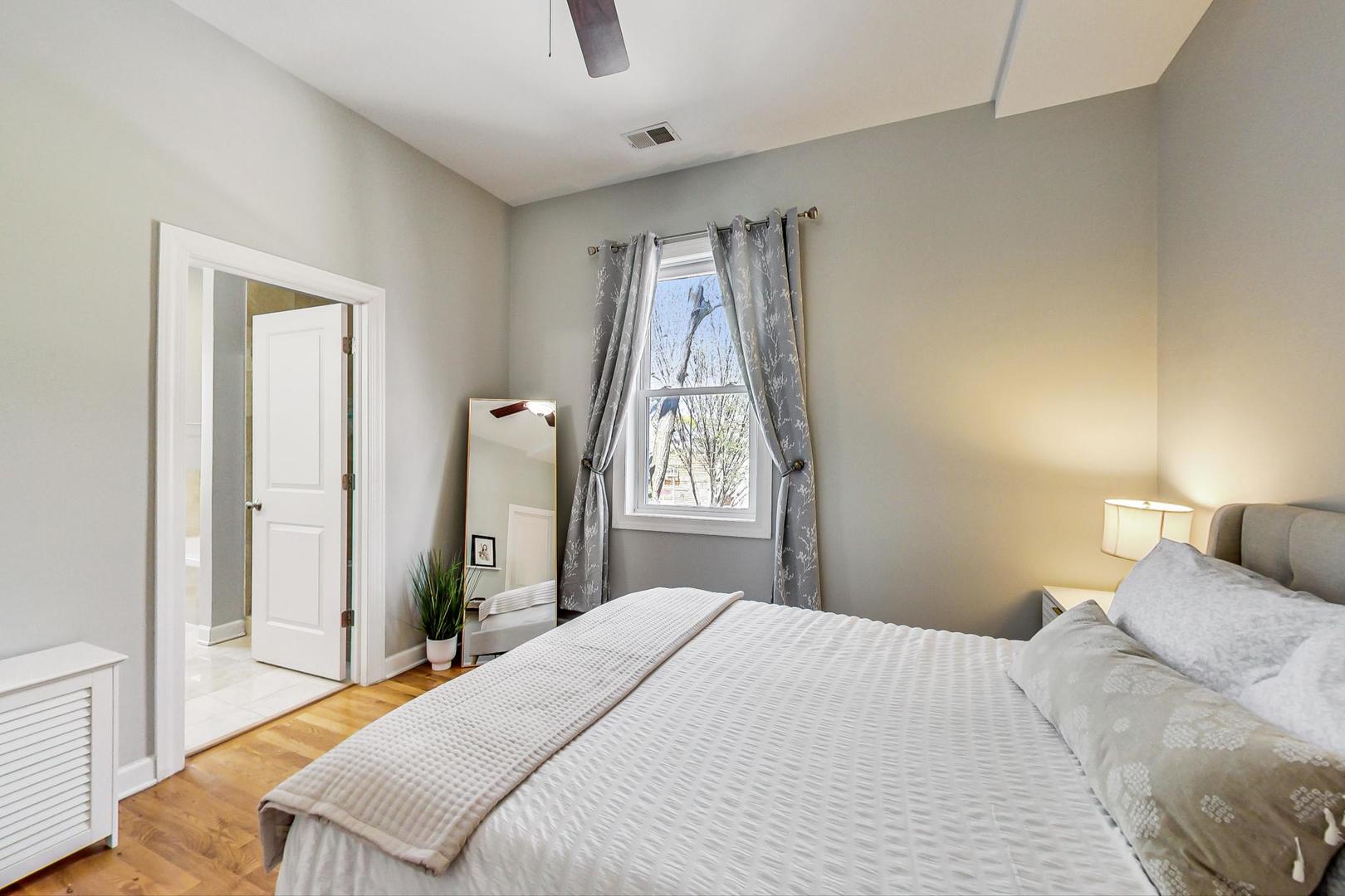 3258 N Oakley Avenue Unit: 2