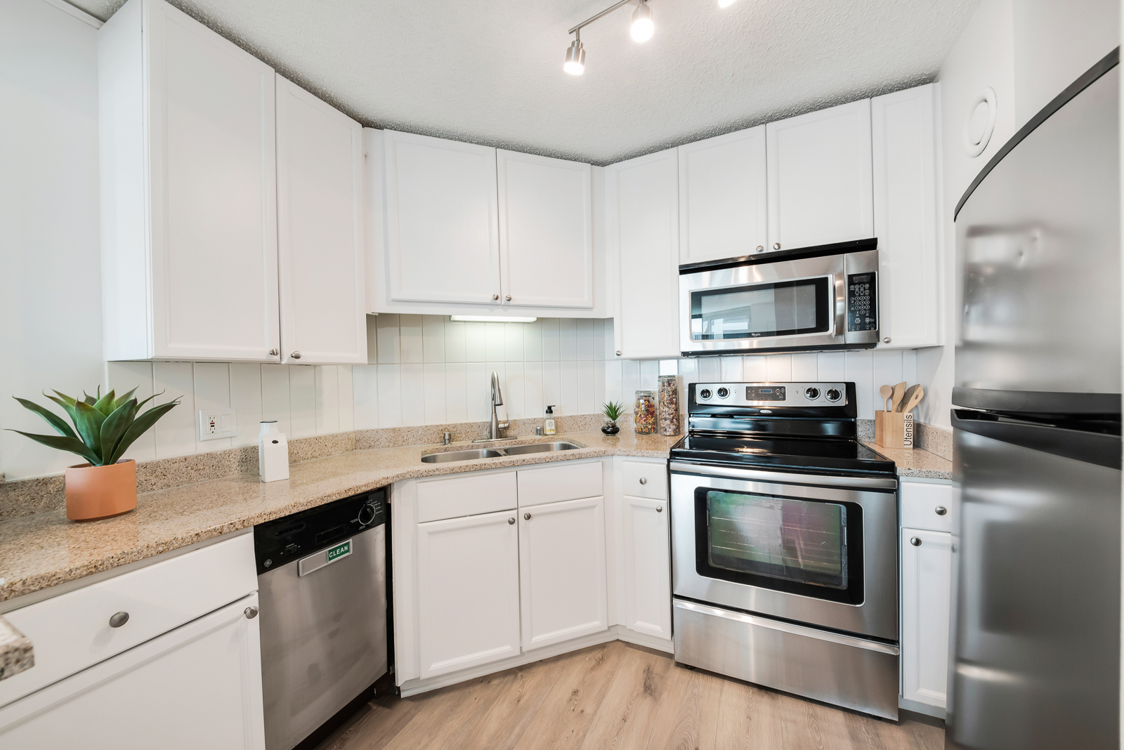 195 N HARBOR Drive Unit: 4407