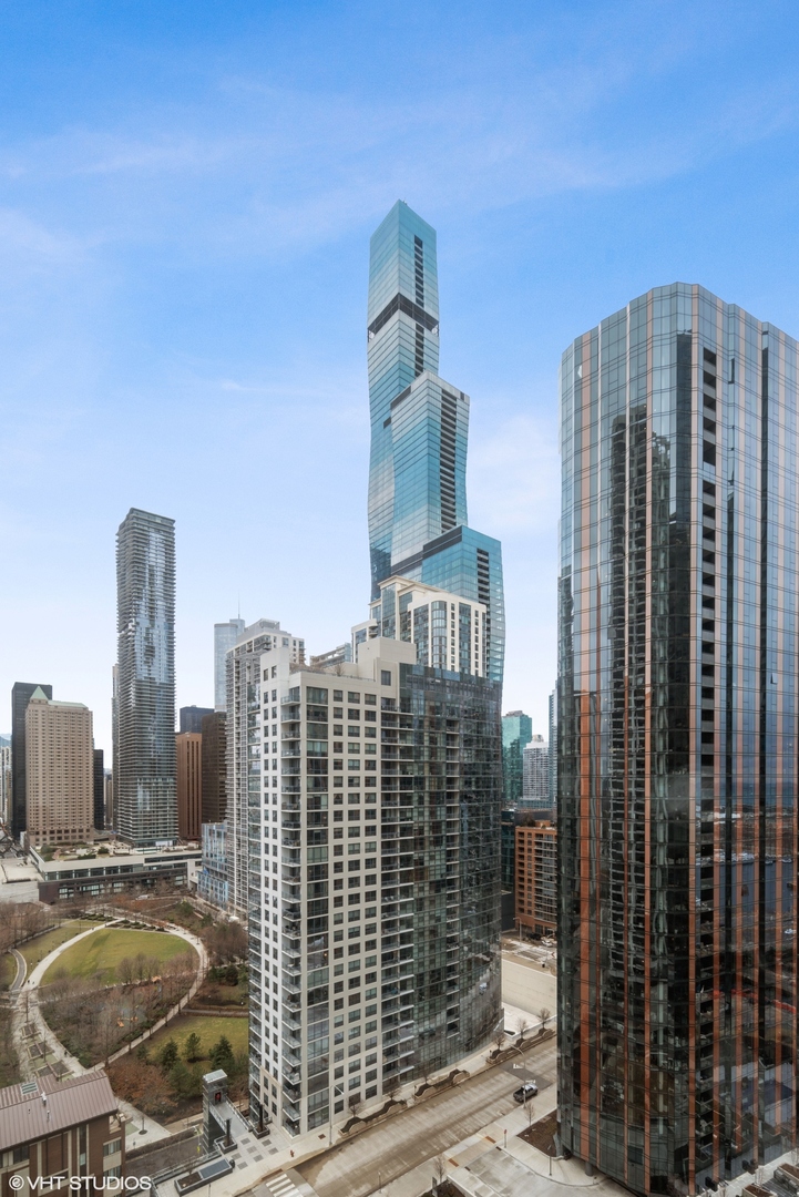 195 N HARBOR Drive Unit: 4407