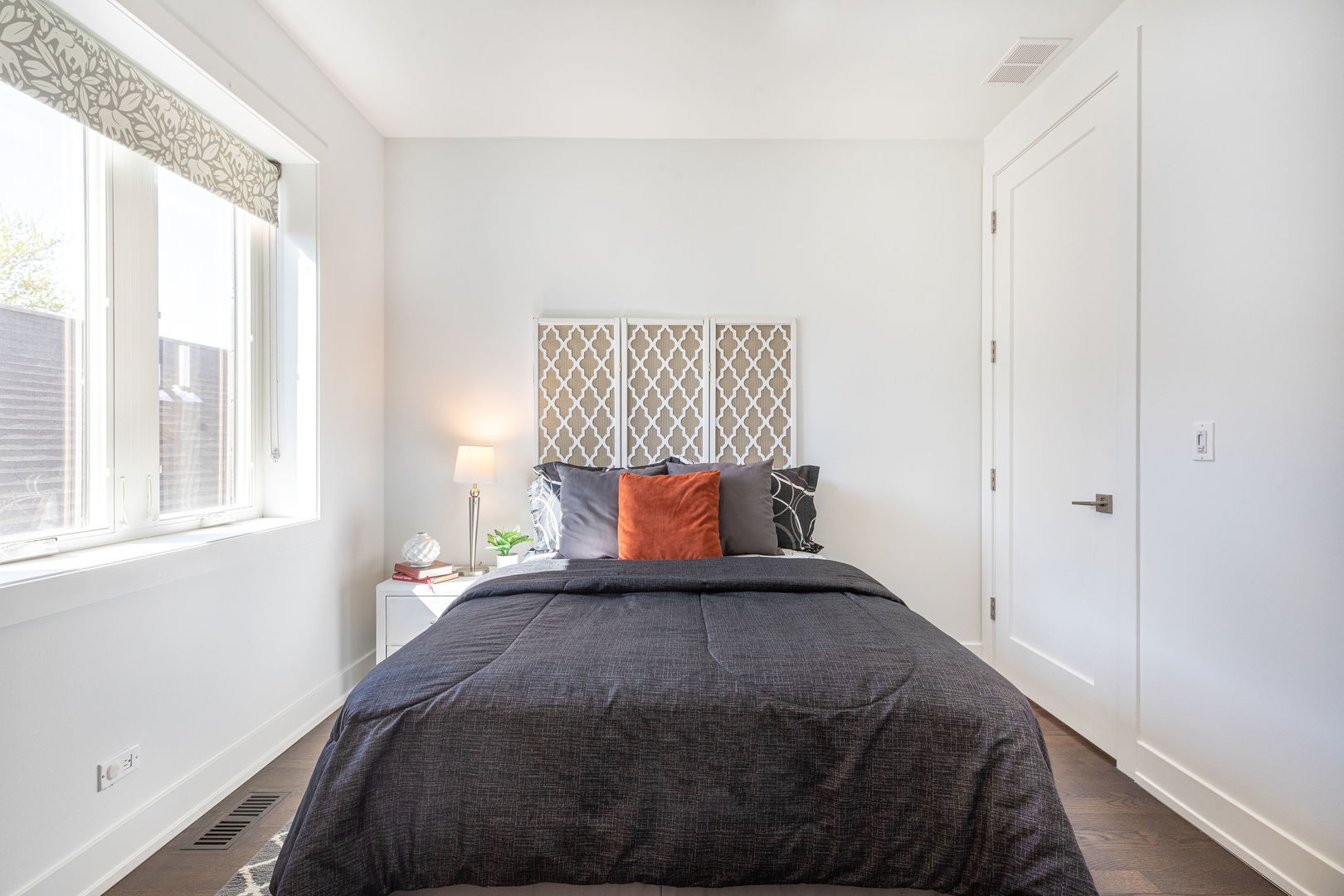2208 N Oakley Avenue Unit: 2S