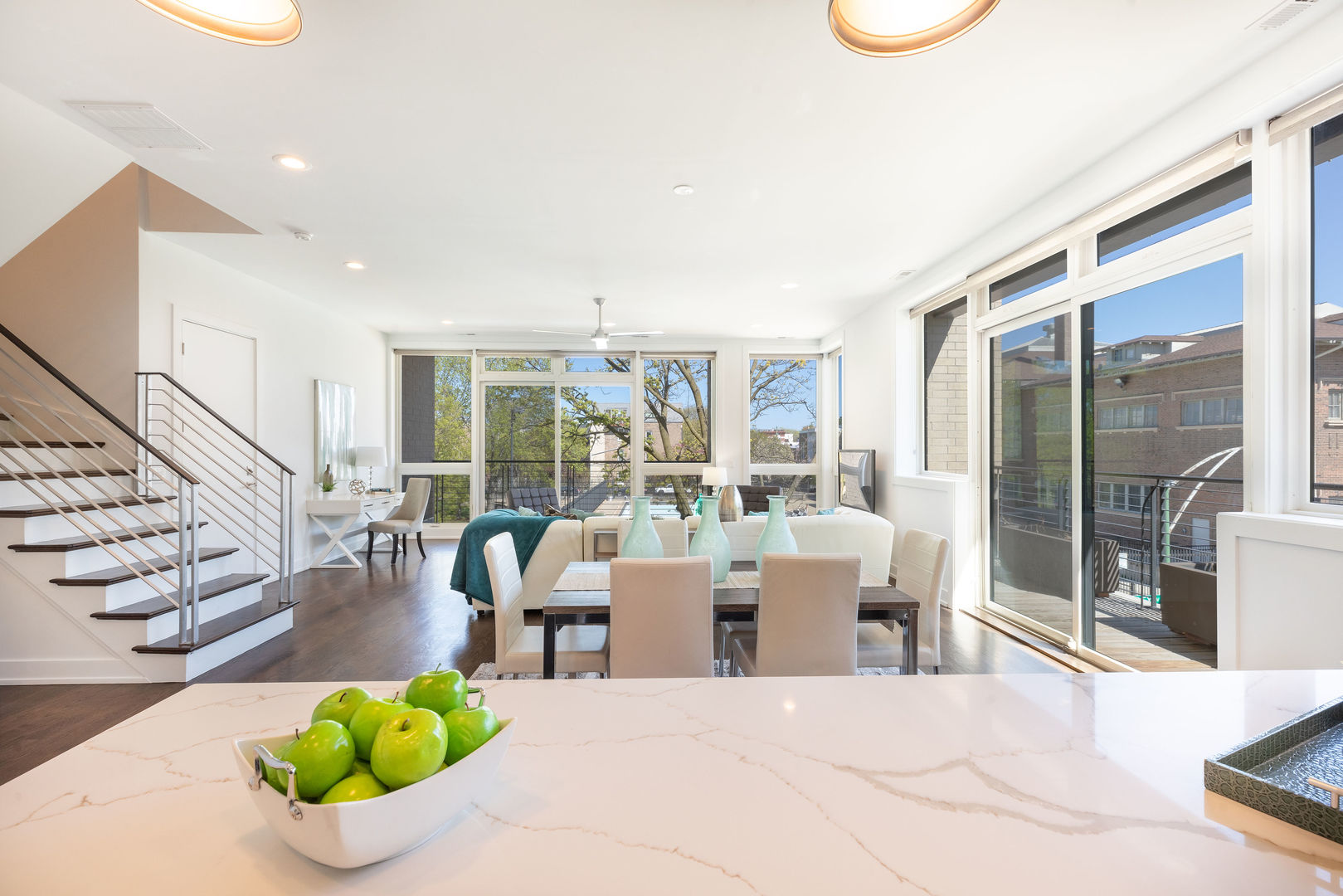 2208 N Oakley Avenue Unit: 2S