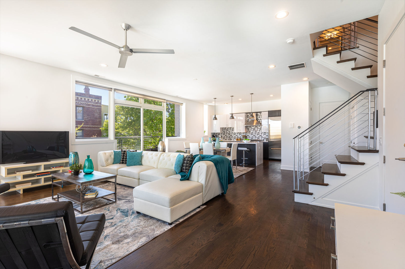 2208 N Oakley Avenue Unit: 2S