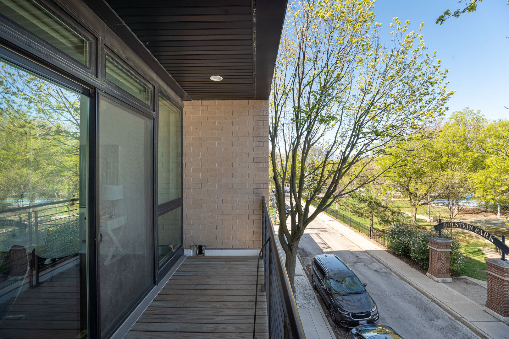 2208 N Oakley Avenue Unit: 2S