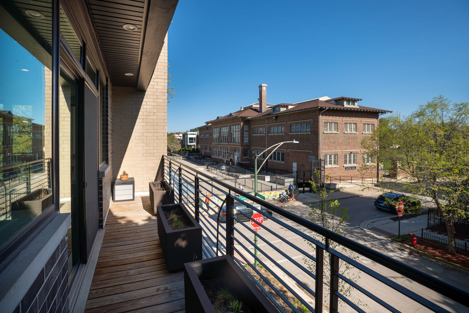 2208 N Oakley Avenue Unit: 2S