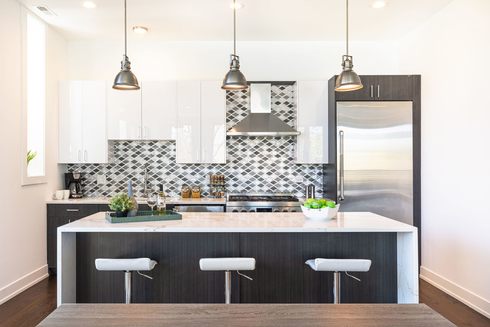 2208 N Oakley Avenue Unit: 2S