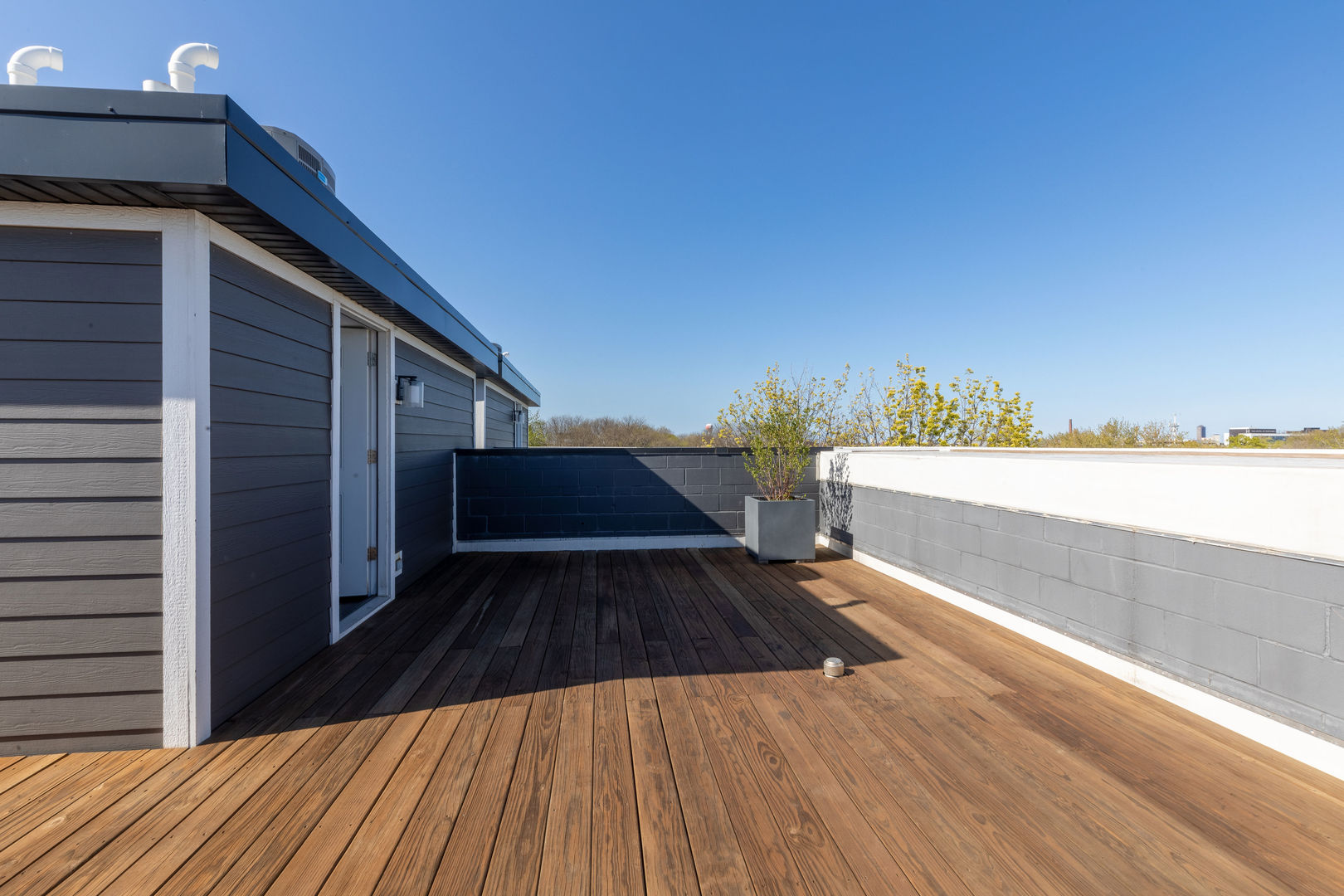 2208 N Oakley Avenue Unit: 2S
