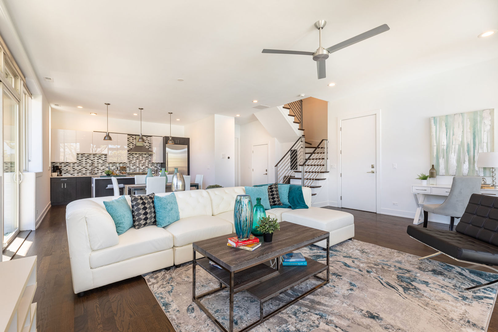 2208 N Oakley Avenue Unit: 2S