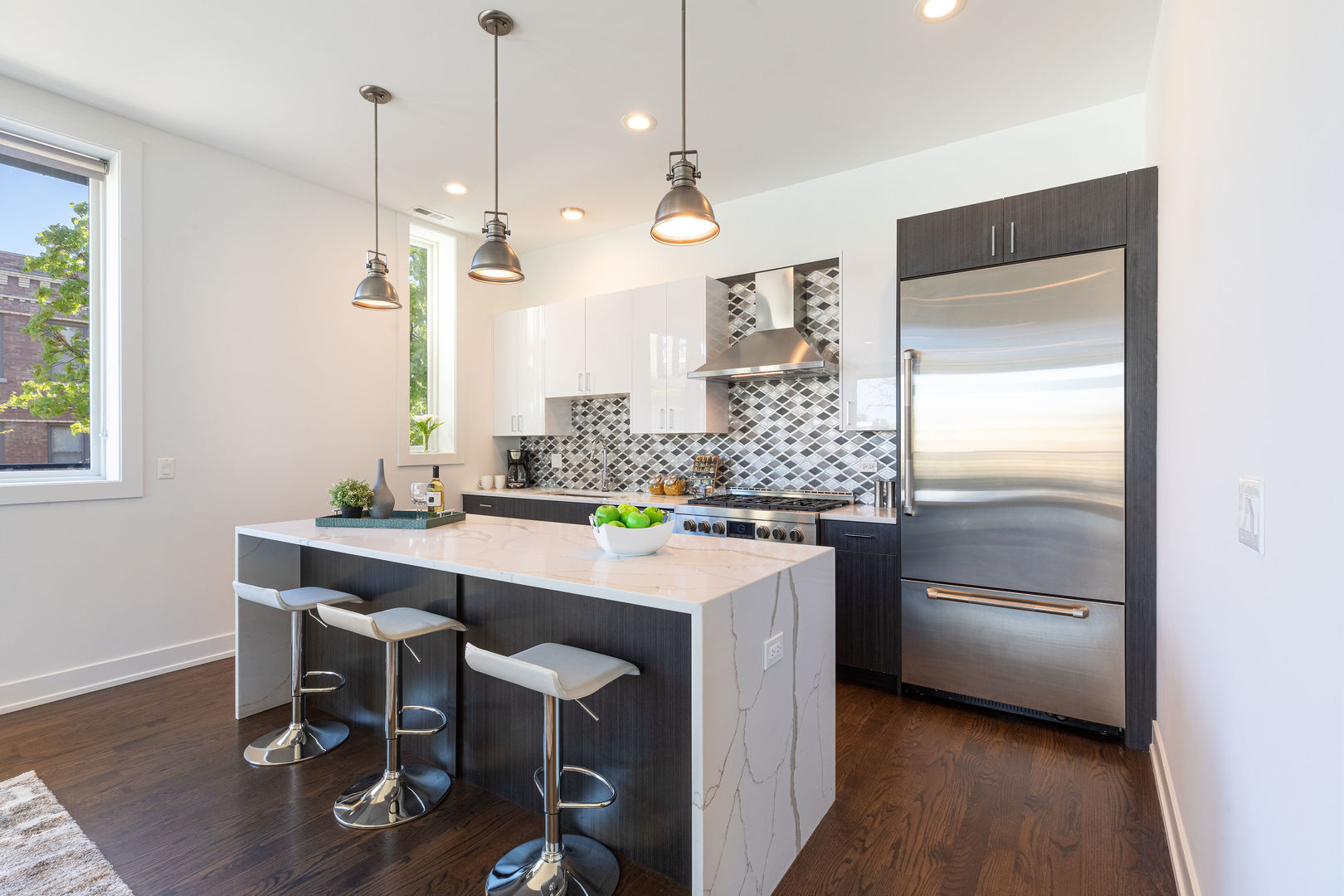 2208 N Oakley Avenue Unit: 2S