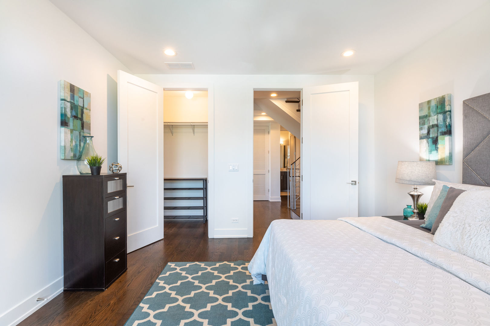 2208 N Oakley Avenue Unit: 2S