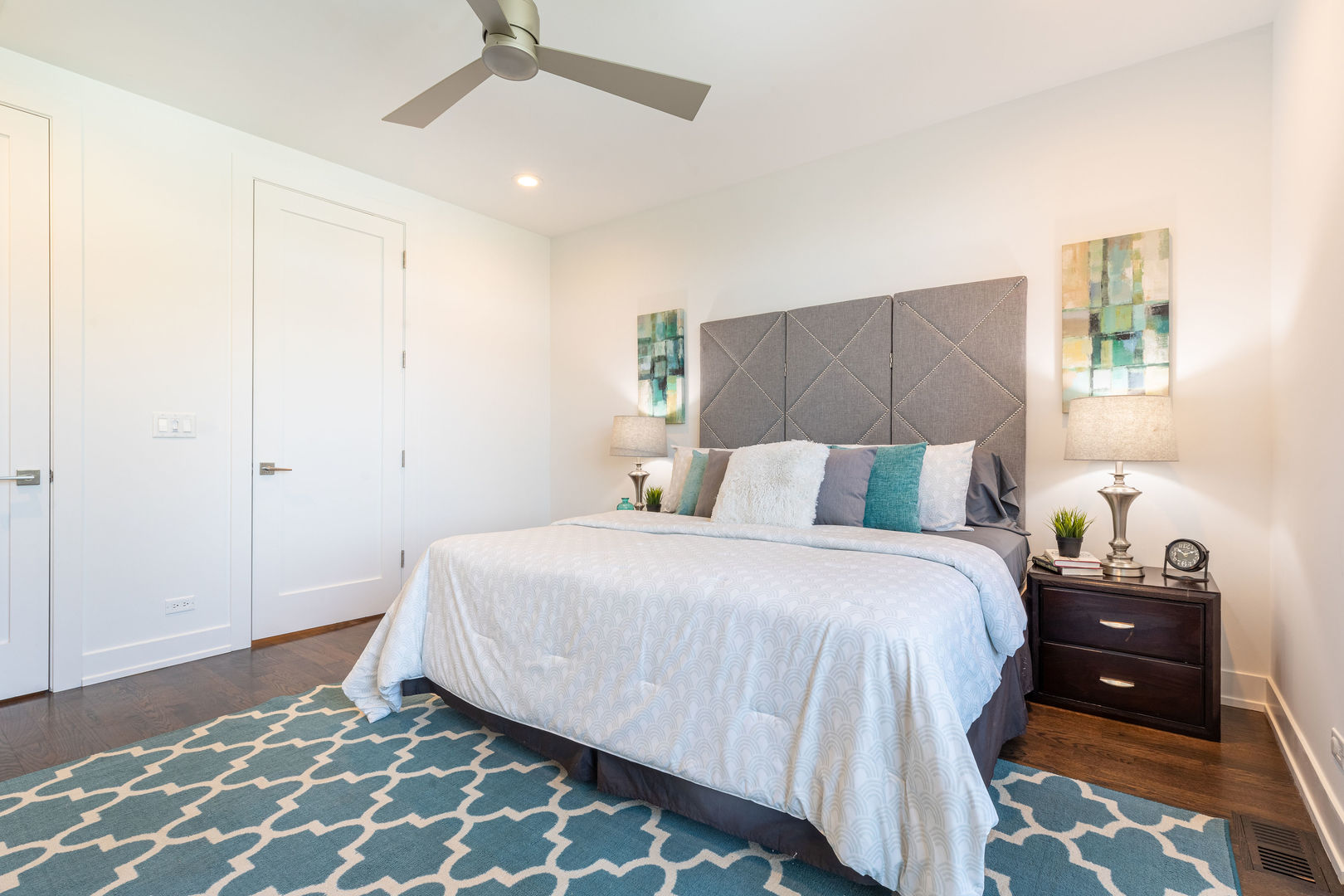 2208 N Oakley Avenue Unit: 2S