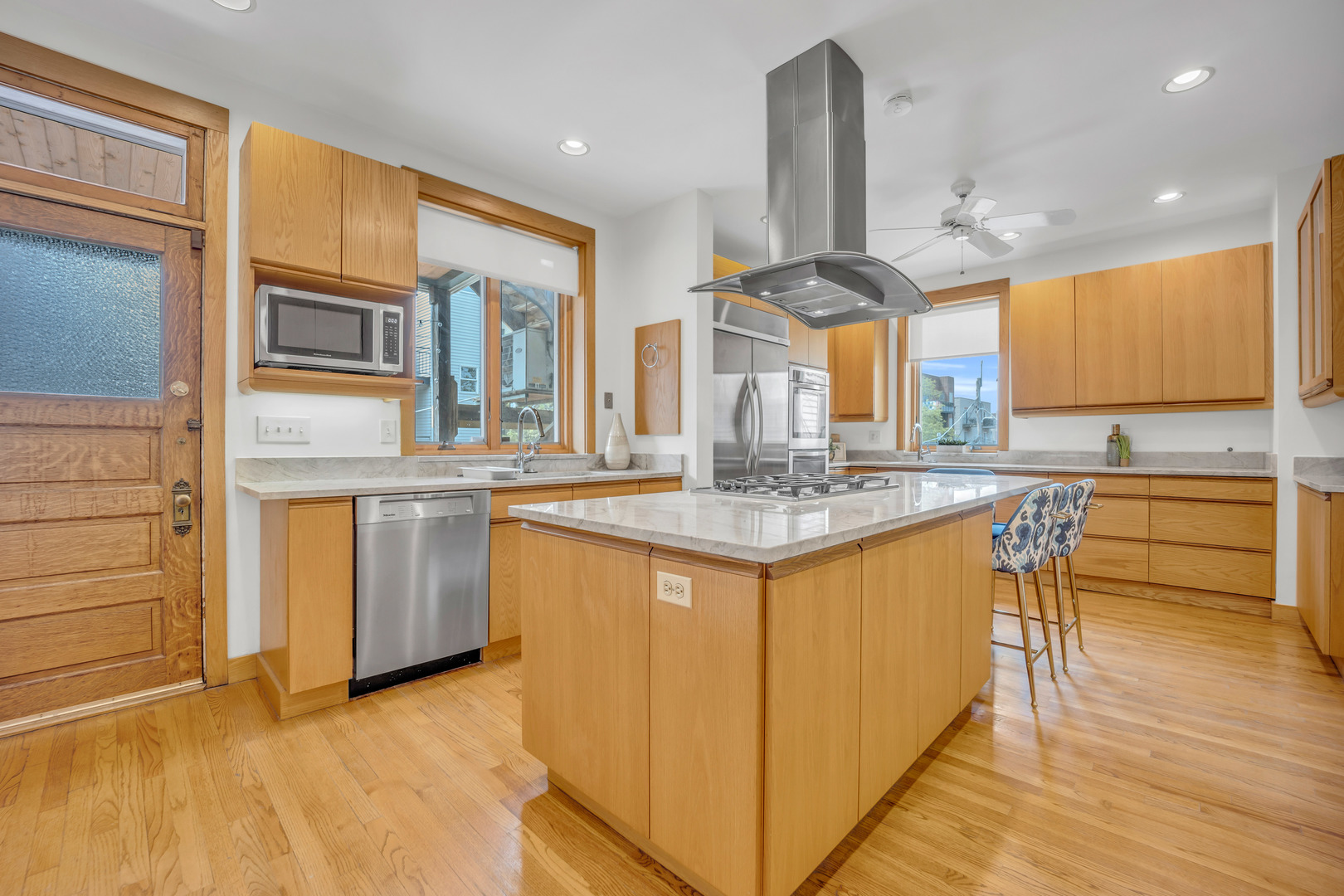 845 W Wolfram Street Unit: B