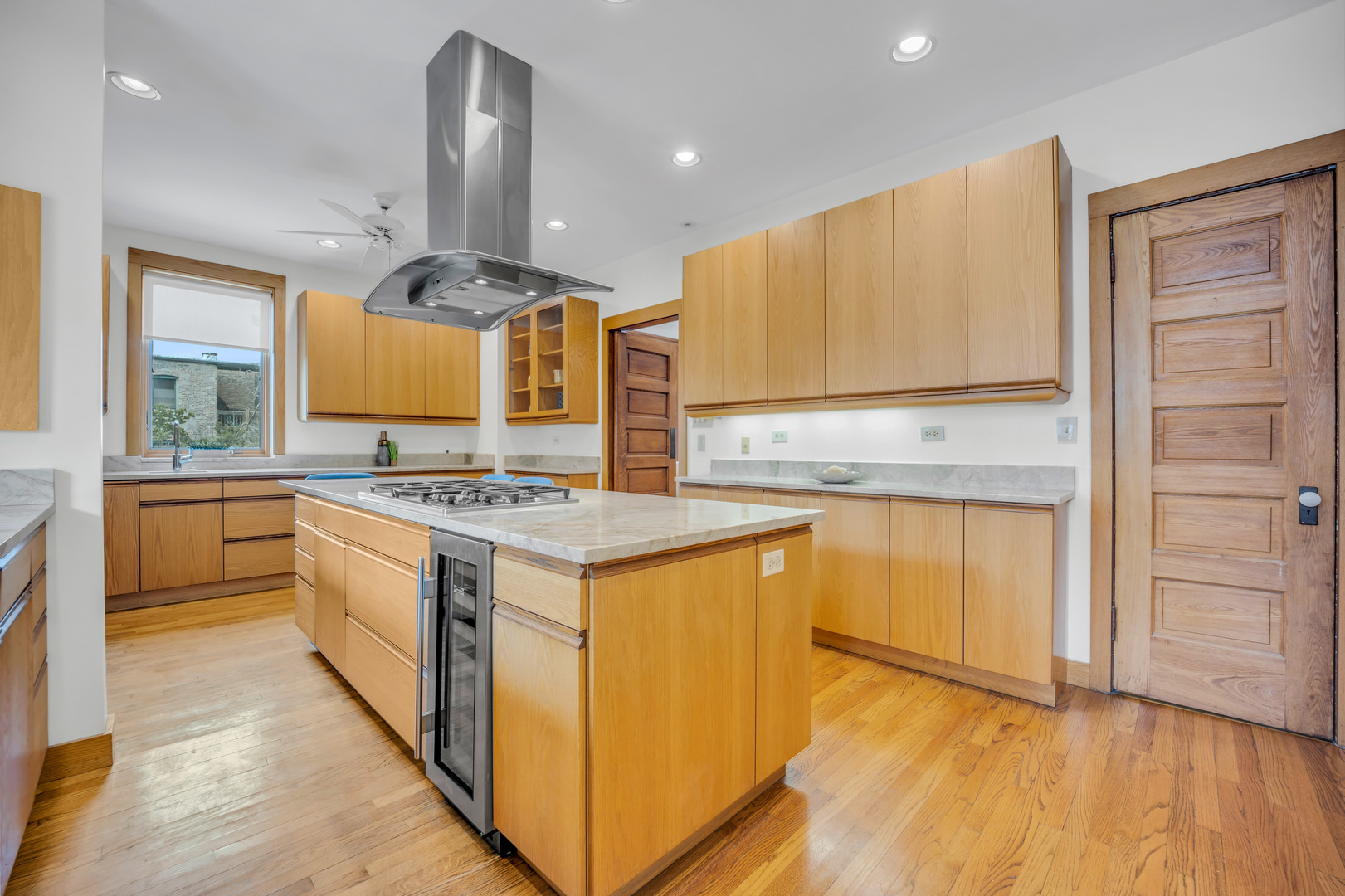 845 W Wolfram Street Unit: B