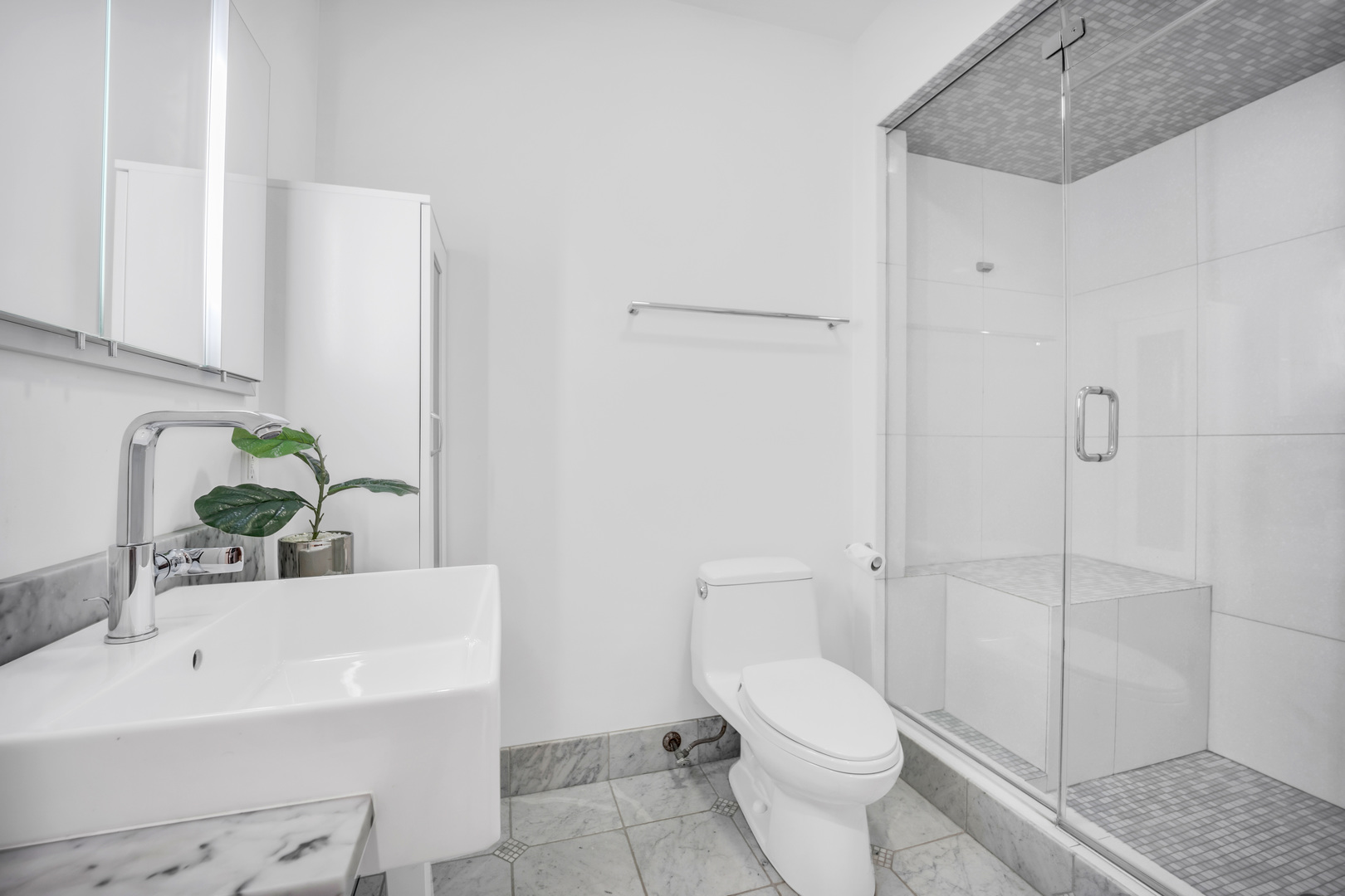 845 W Wolfram Street Unit: B