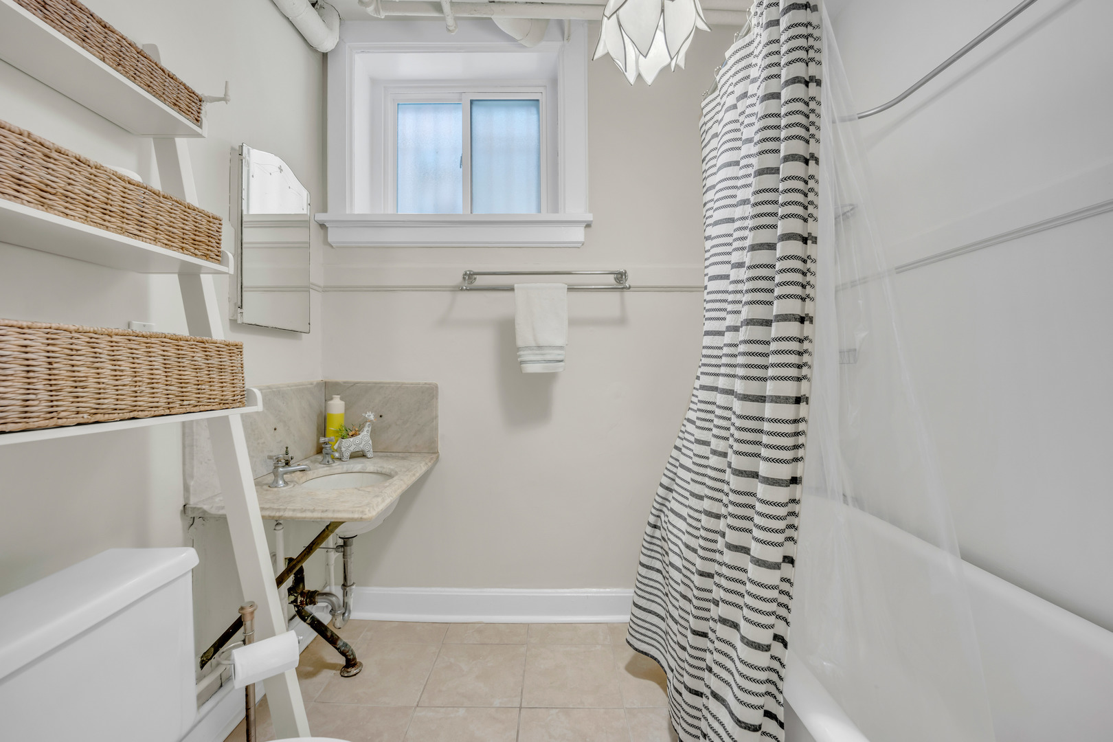845 W Wolfram Street Unit: B
