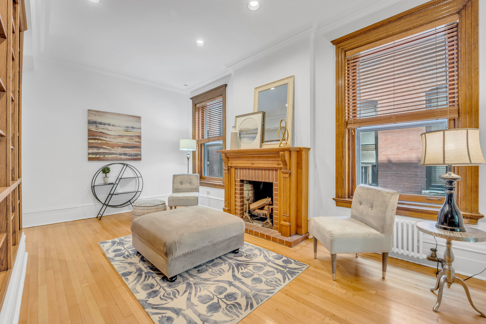 845 W Wolfram Street Unit: B