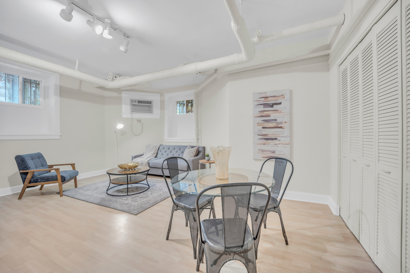 845 W Wolfram Street Unit: B