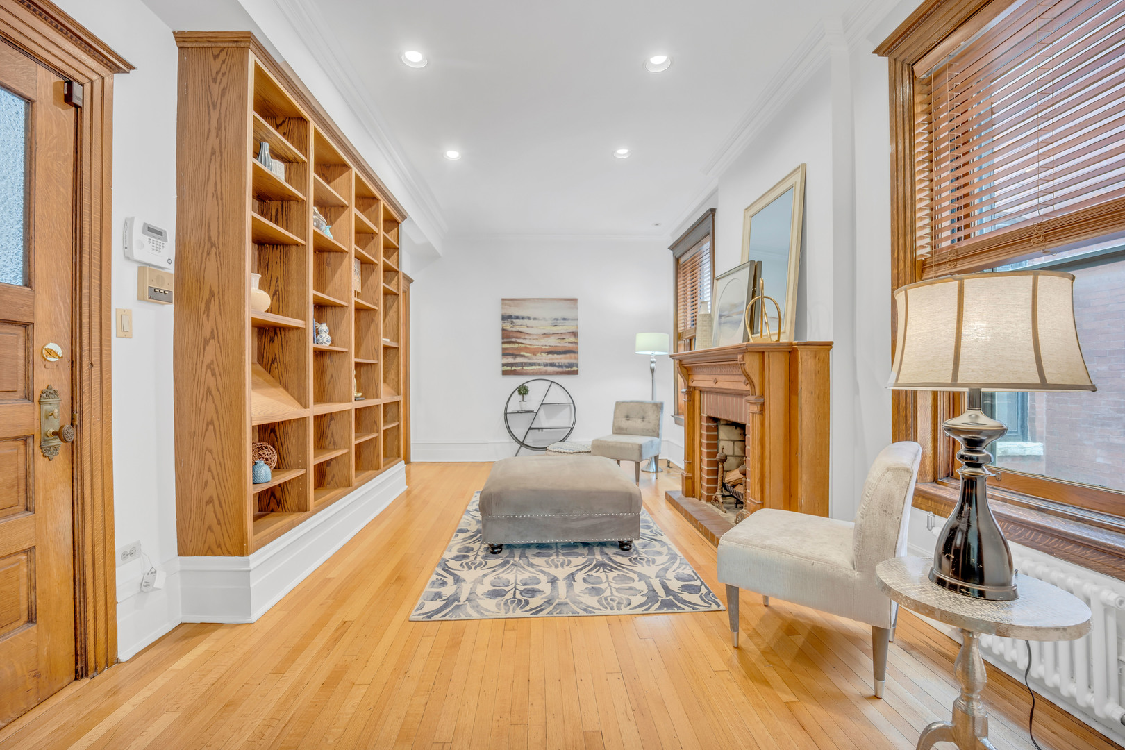 845 W Wolfram Street Unit: B