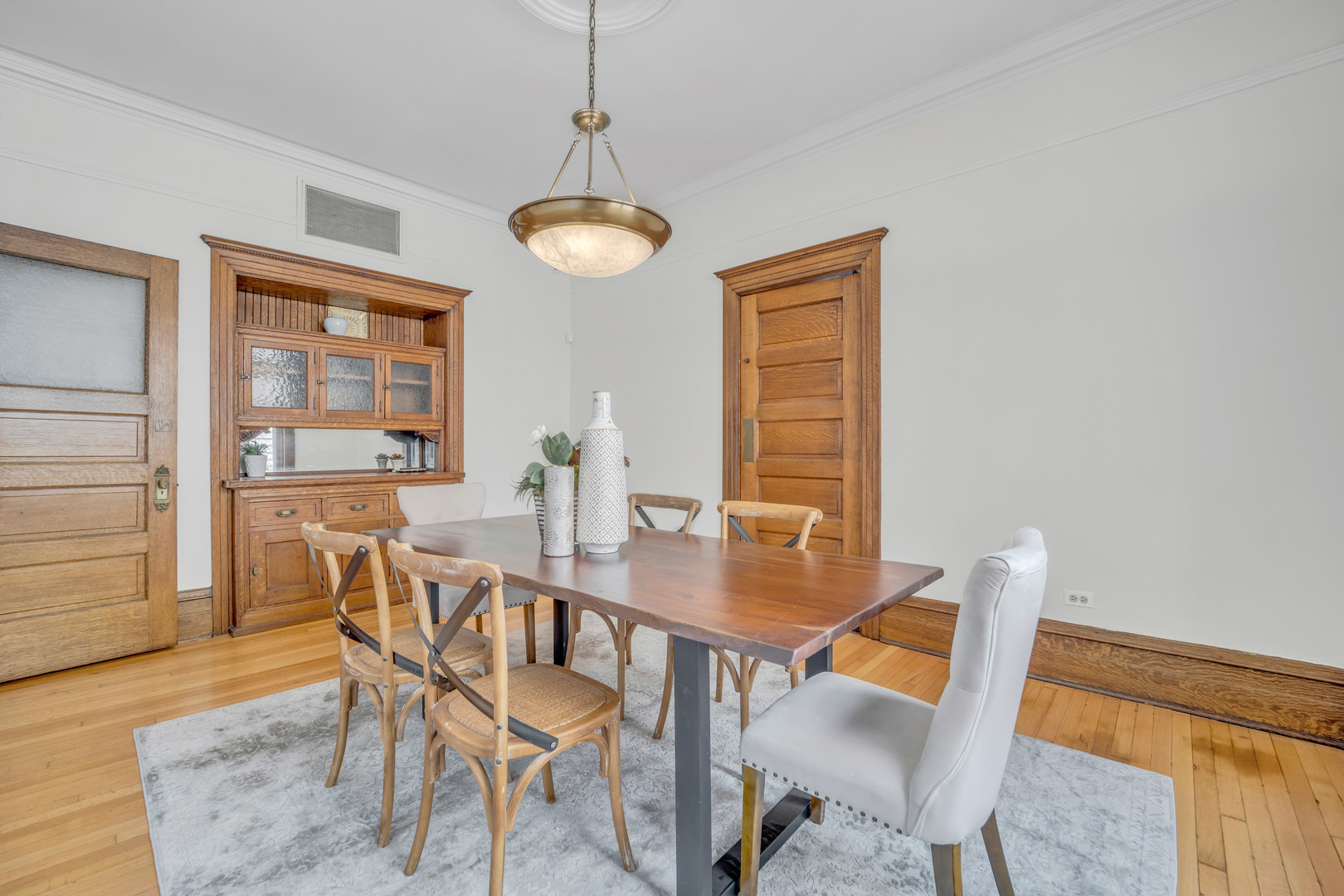 845 W Wolfram Street Unit: B