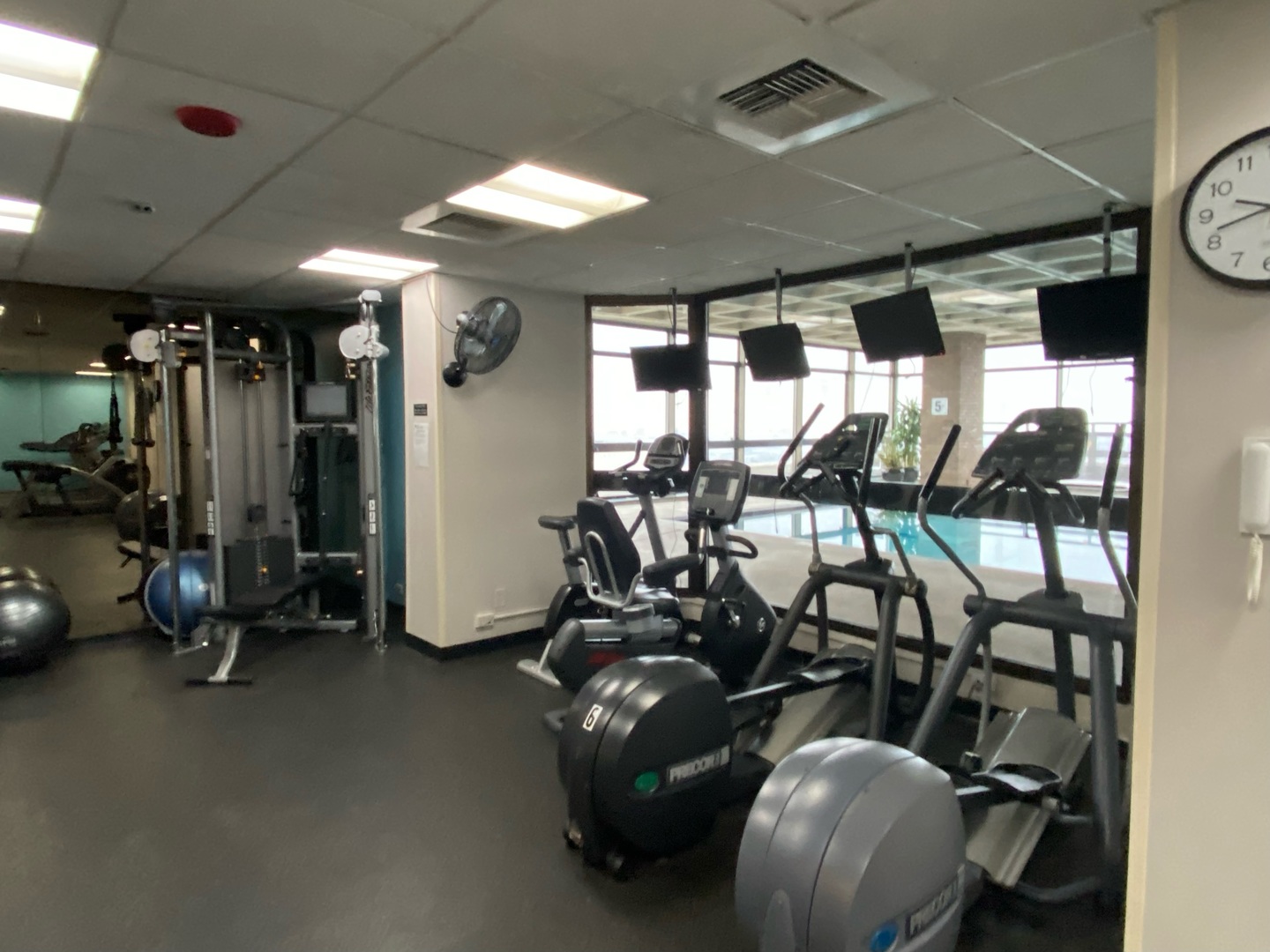 2650 N Lakeview Avenue Unit: 2703