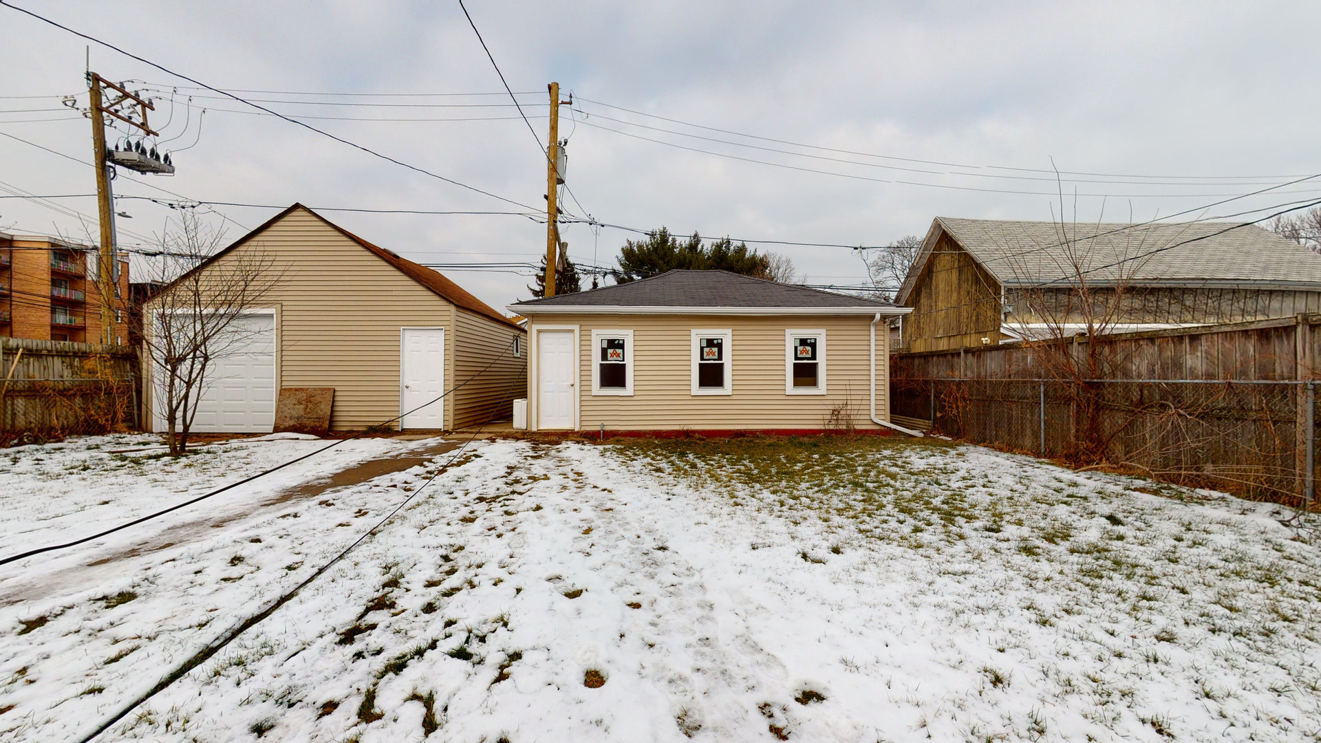 2038 W Estes Avenue Unit: 2