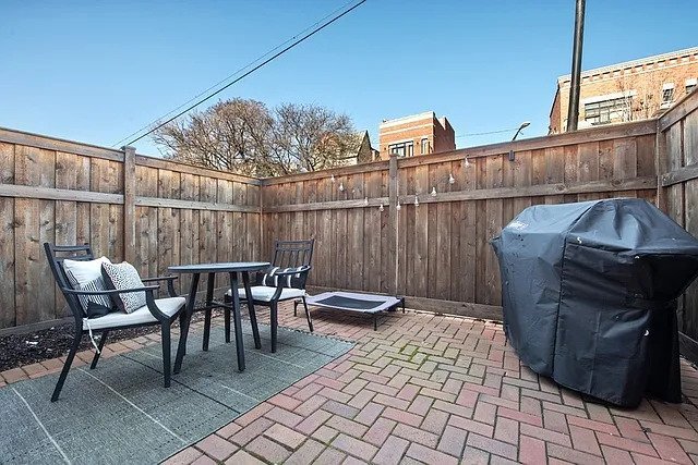 1315 W Webster Avenue
