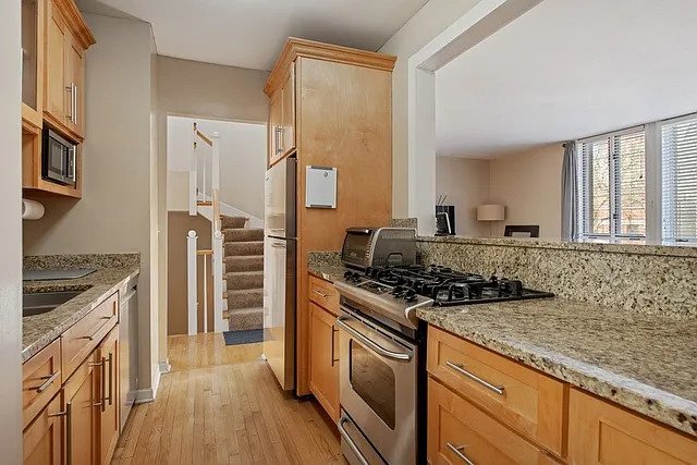 1315 W Webster Avenue