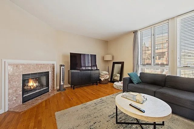 1315 W Webster Avenue