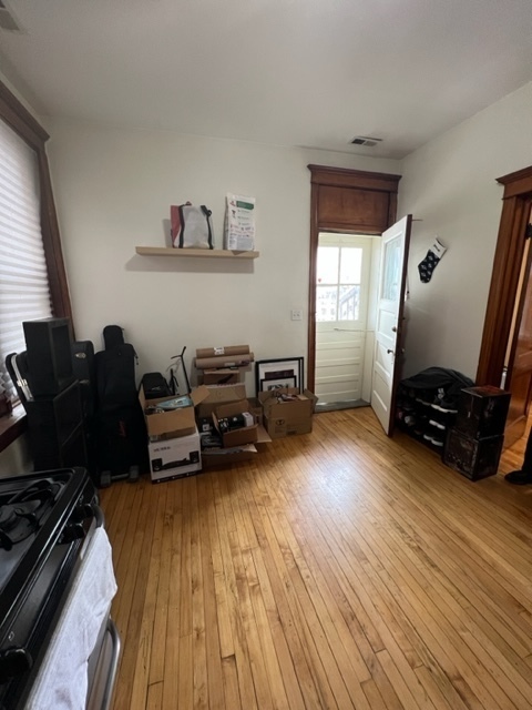 2130 W Iowa Street Unit: 1R