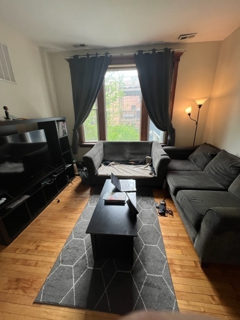 2130 W Iowa Street Unit: 1R