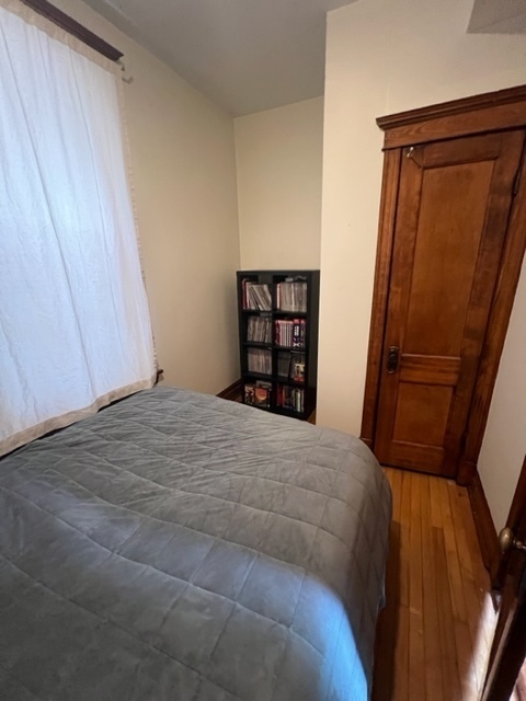 2130 W Iowa Street Unit: 1R