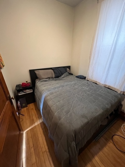 2130 W Iowa Street Unit: 1R