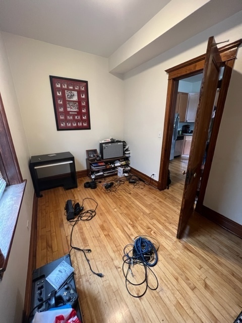 2130 W Iowa Street Unit: 1R