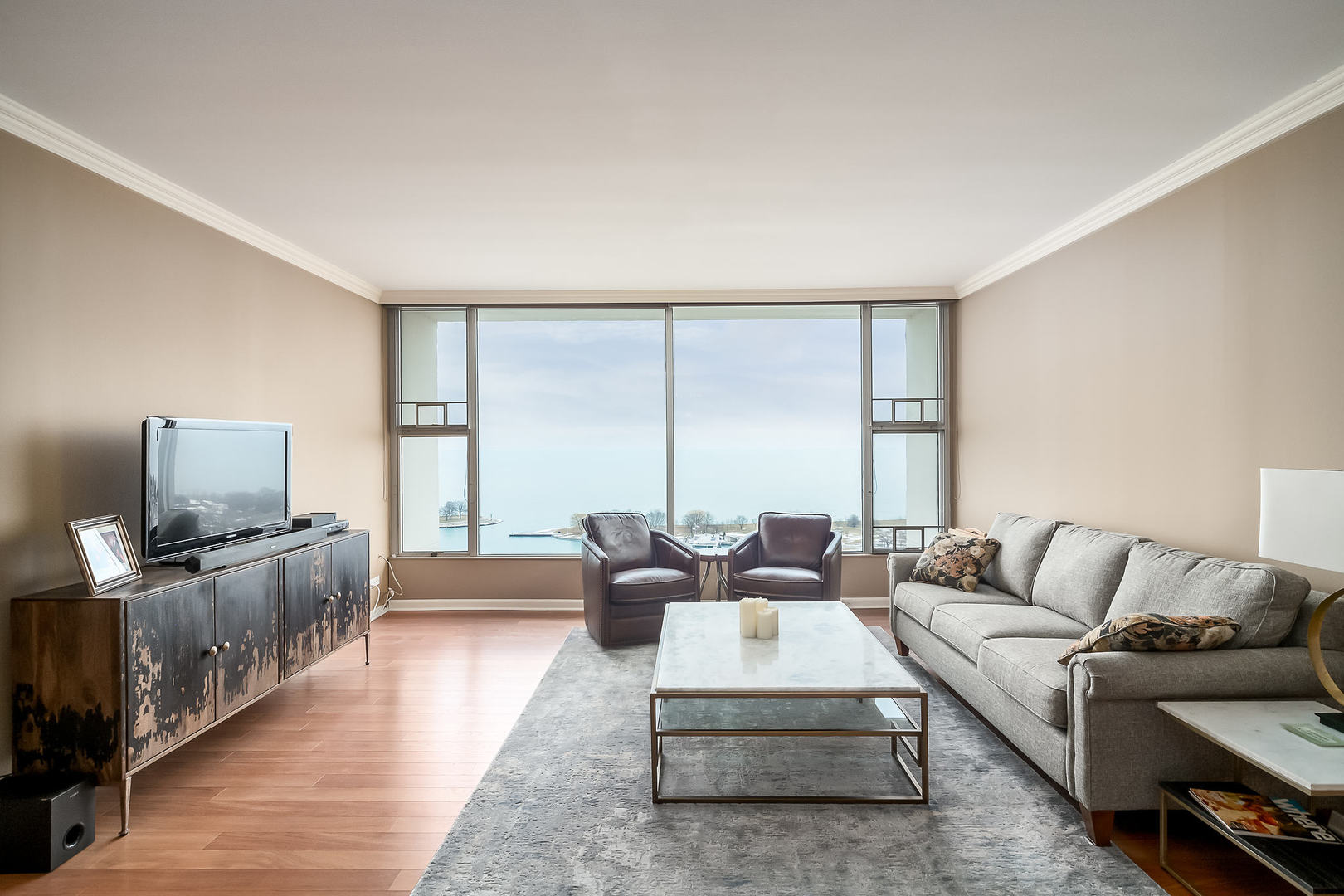 3200 N LAKE SHORE Drive Unit: 2306
