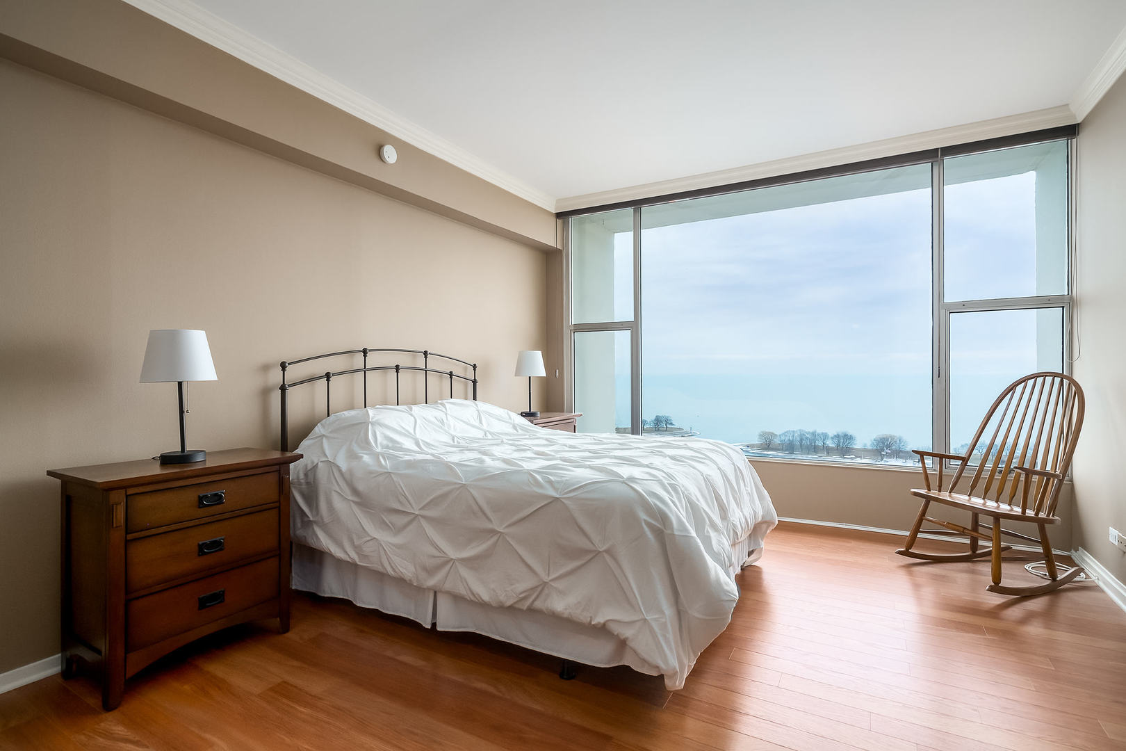 3200 N LAKE SHORE Drive Unit: 2306