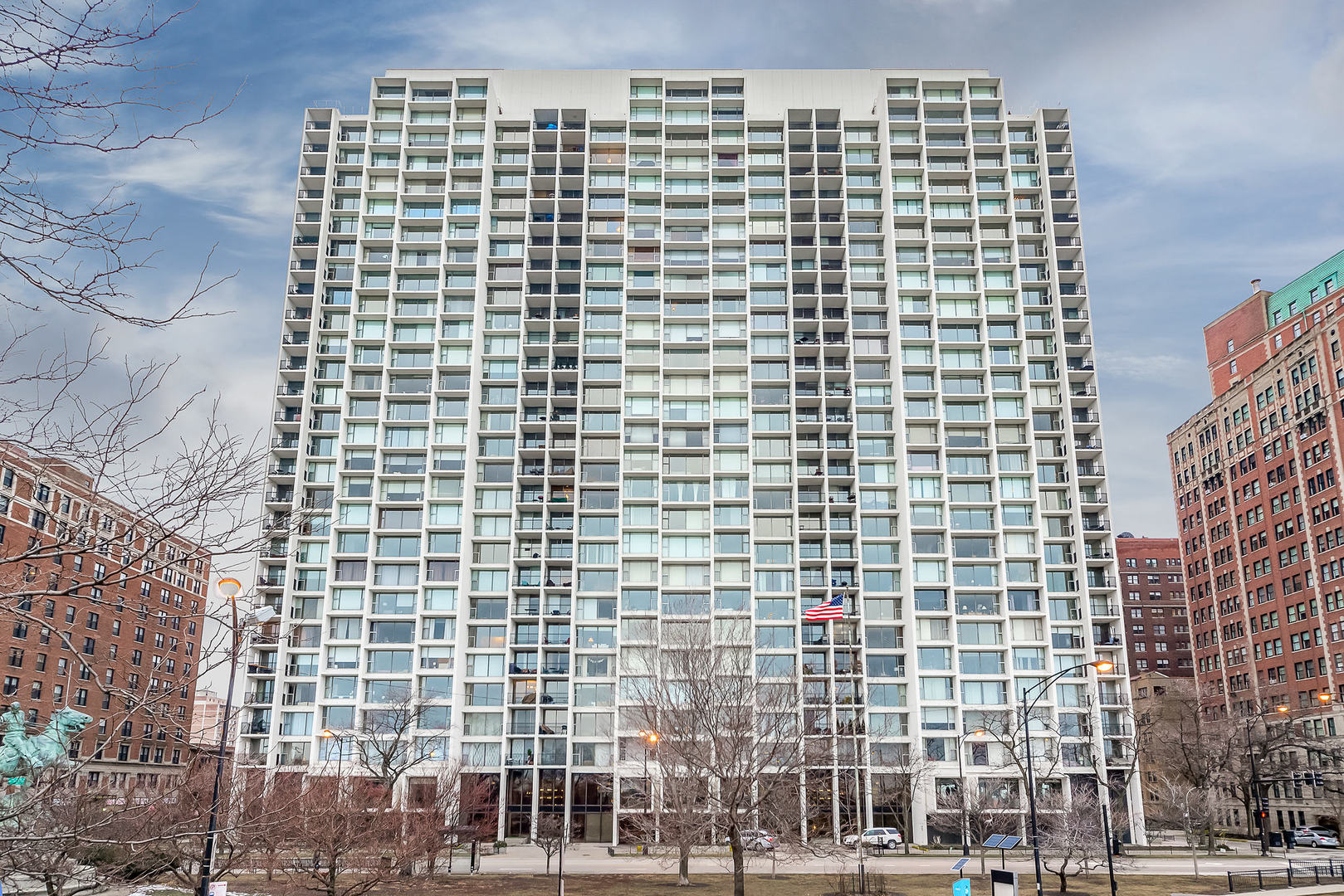 3200 N LAKE SHORE Drive Unit: 2306