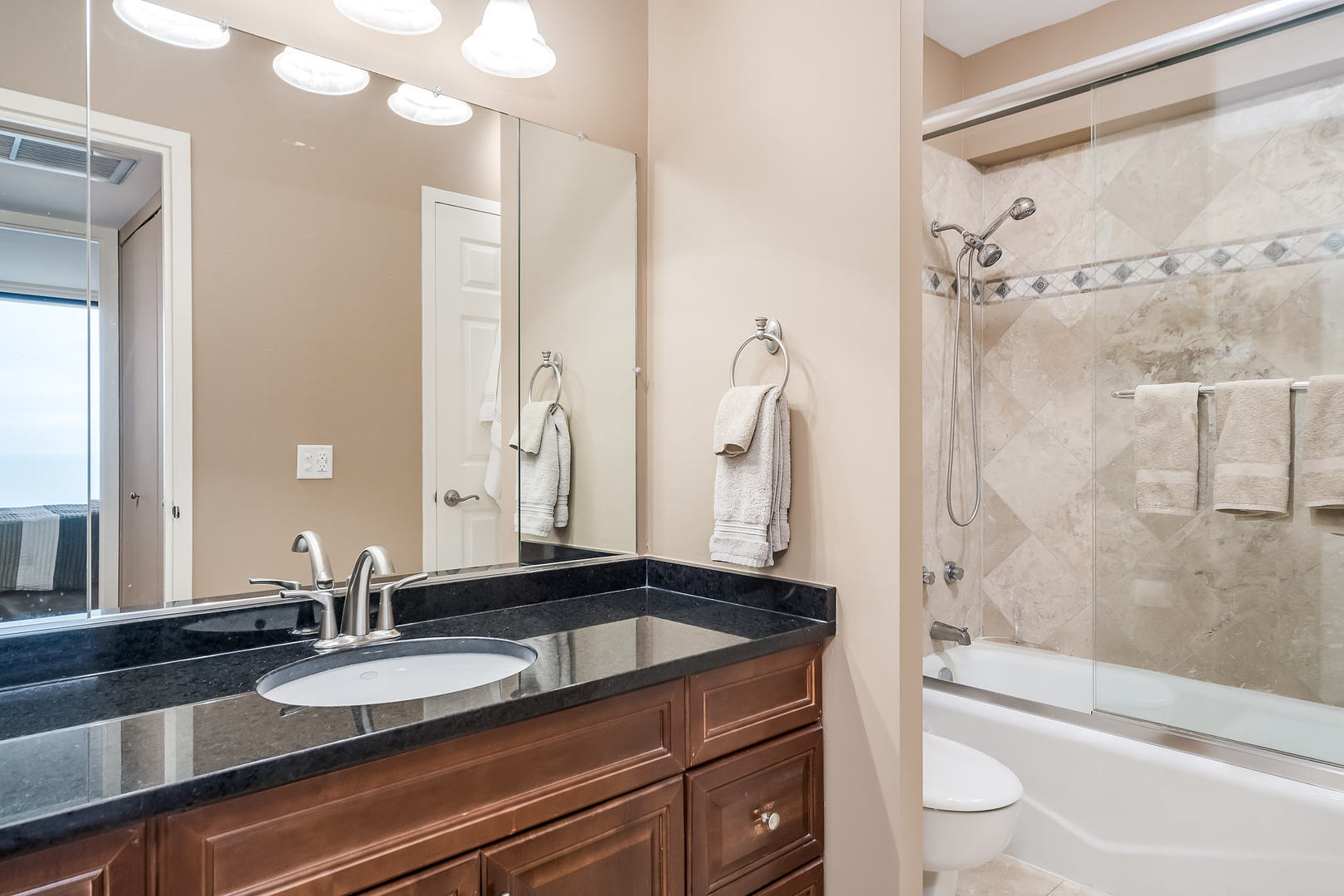 3200 N LAKE SHORE Drive Unit: 2306
