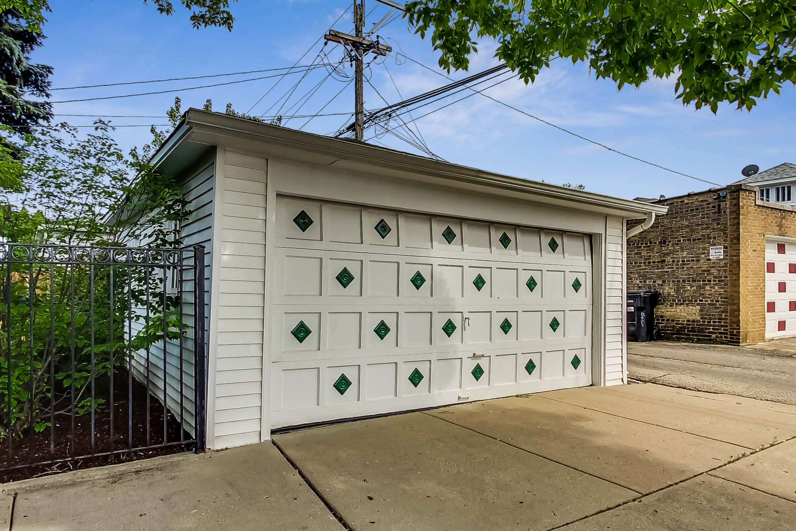 5657 W Grace Street