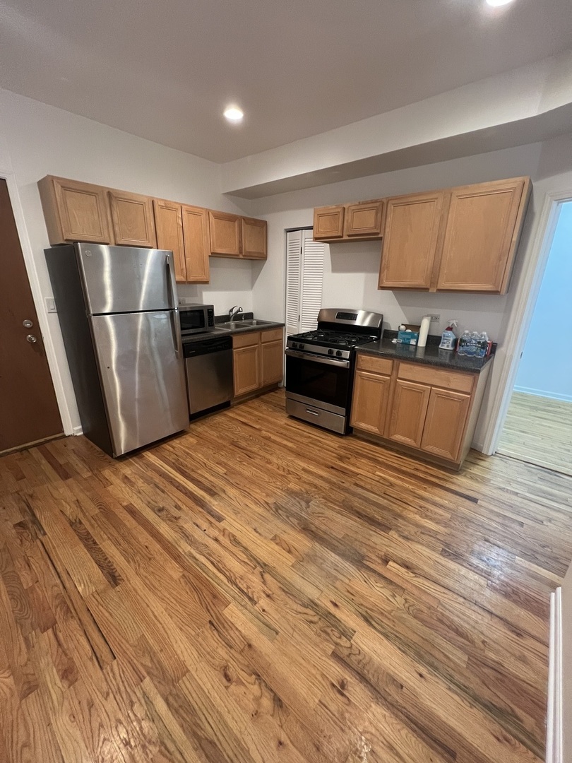 1537 W Augusta Boulevard Unit: GR
