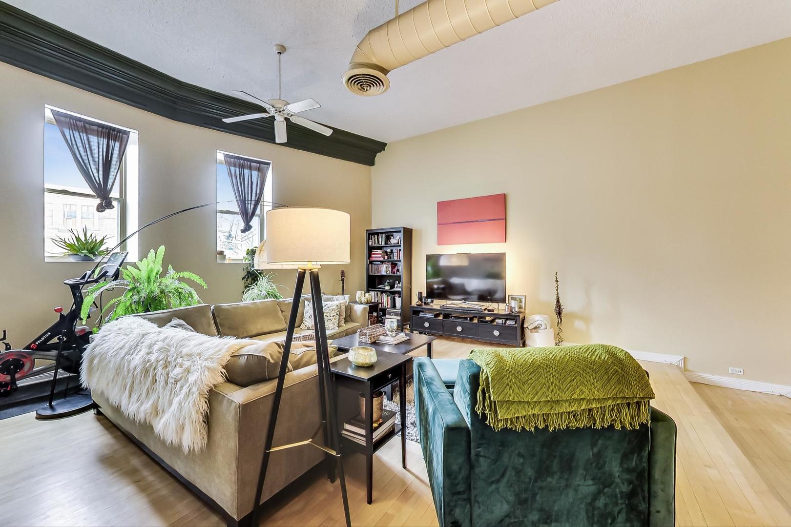 3323 N Paulina Street Unit: 2E