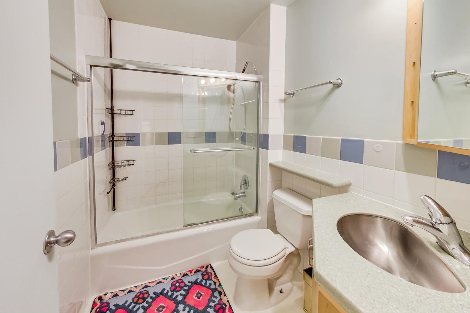 3323 N Paulina Street Unit: 2E