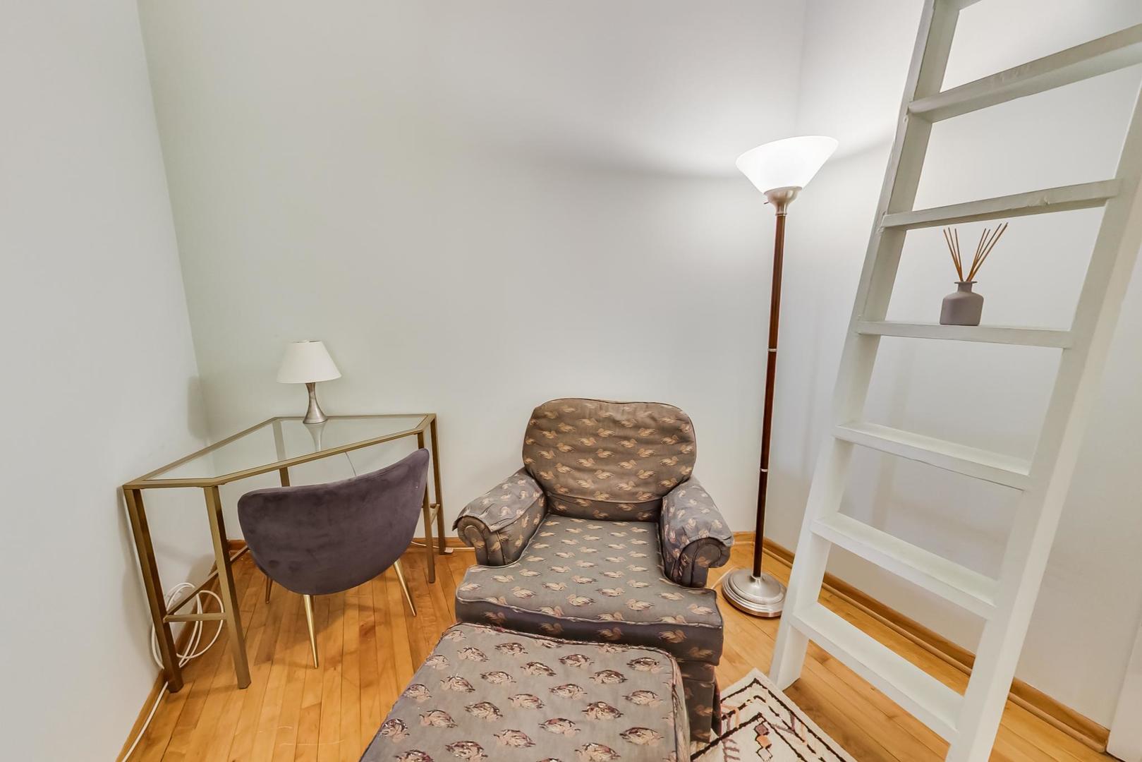 3323 N Paulina Street Unit: 2E