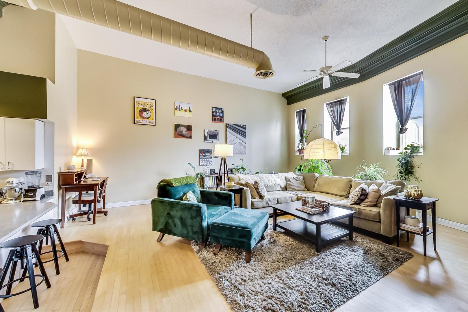 3323 N Paulina Street Unit: 2E