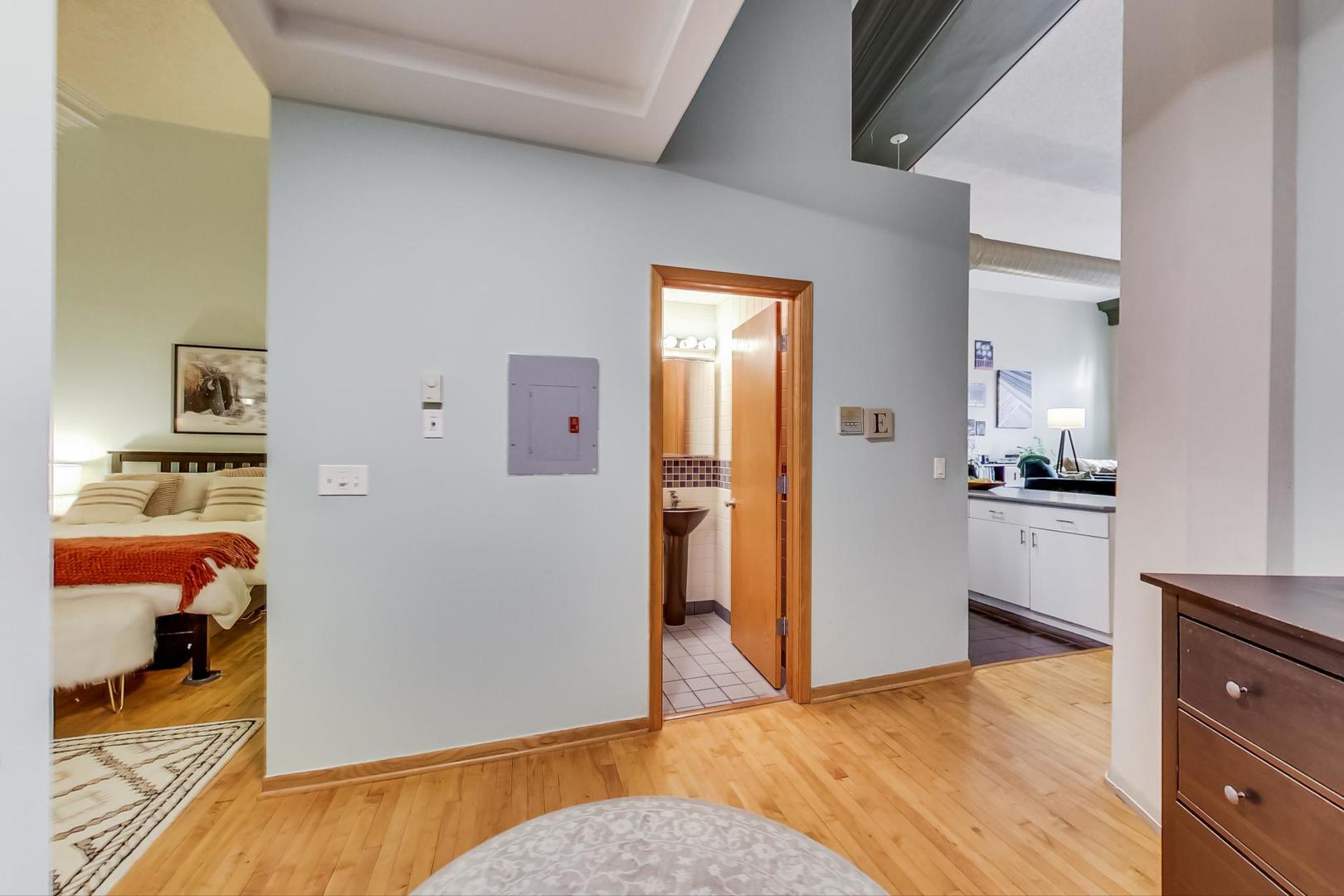 3323 N Paulina Street Unit: 2E
