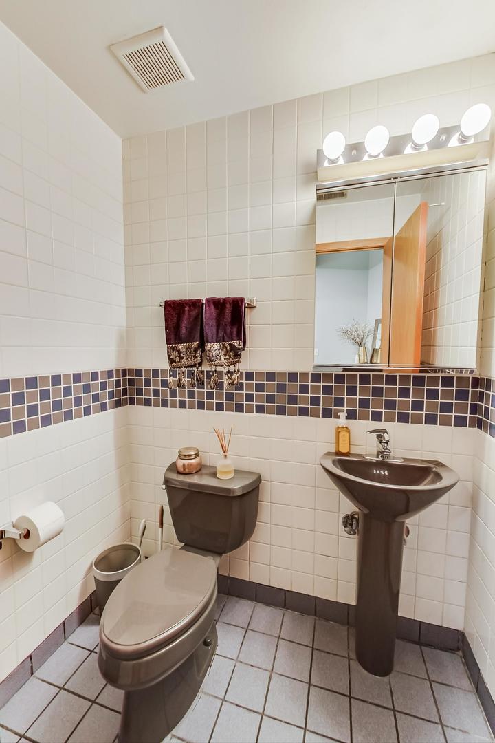 3323 N Paulina Street Unit: 2E