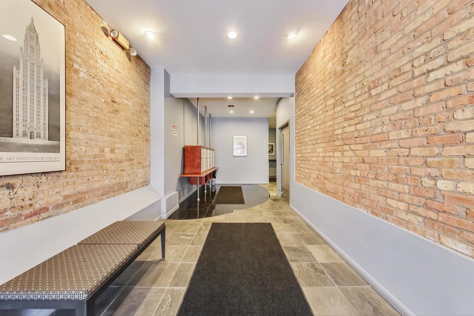 3323 N Paulina Street Unit: 2E