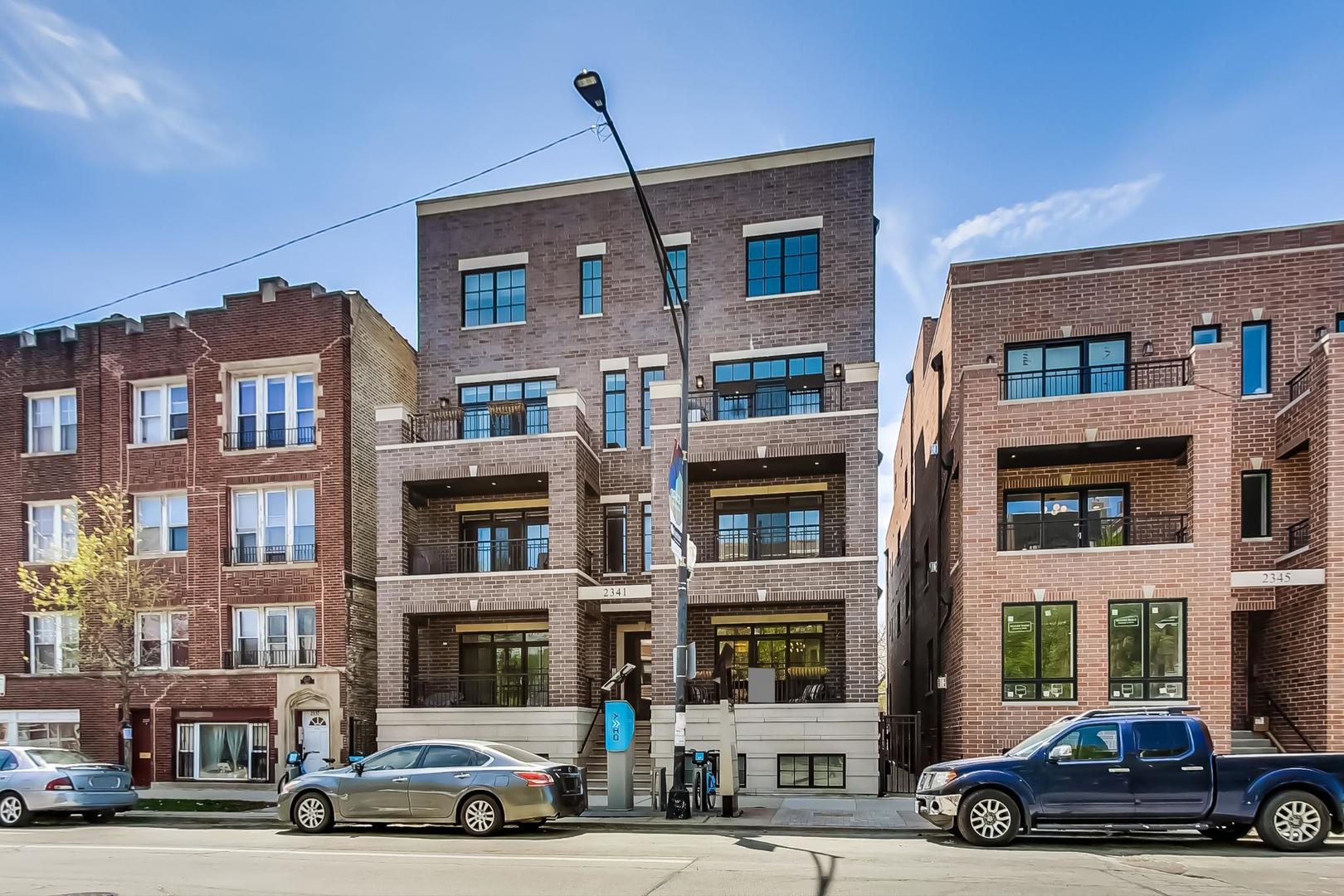 2341 W Roscoe Street Unit: 1W