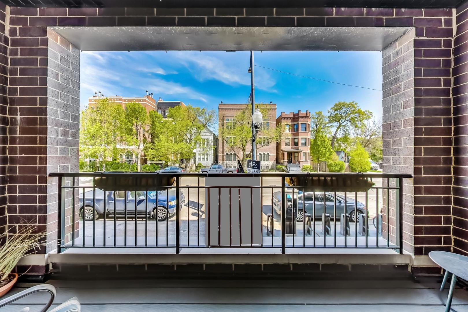 2341 W Roscoe Street Unit: 1W