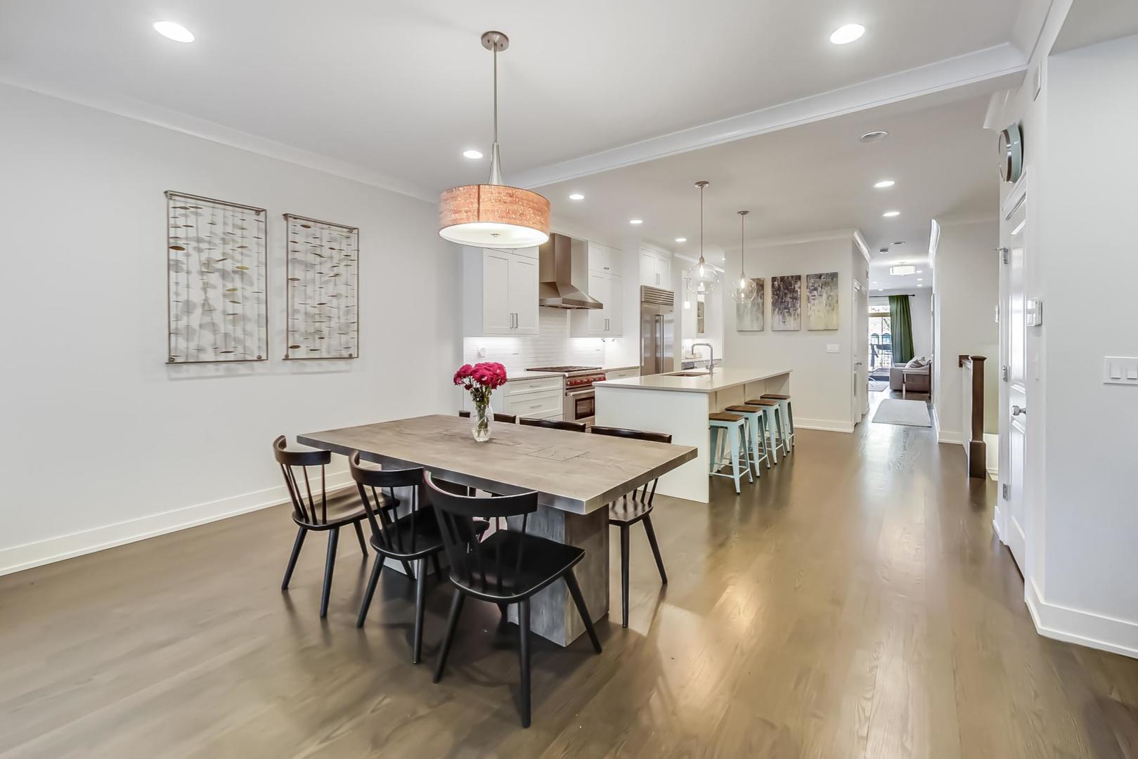 2341 W Roscoe Street Unit: 1W