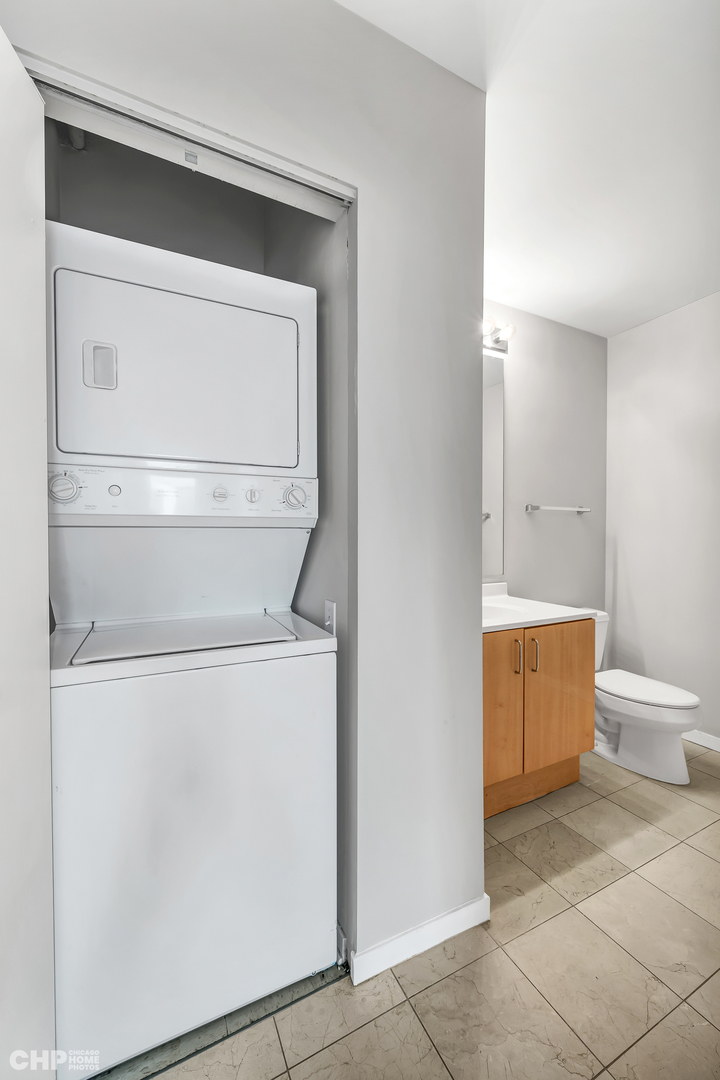 600 N Kingsbury Street Unit: 1712