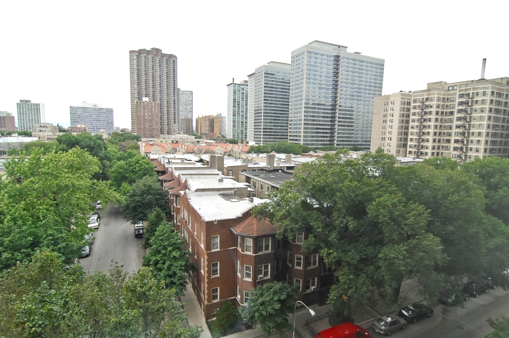 555 W CORNELIA Avenue Unit: 809